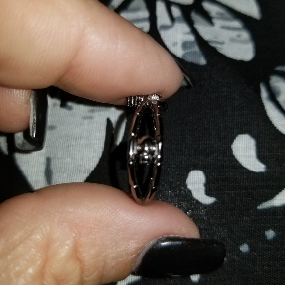 Set of 3 Skull rings - Picture 3 of 5